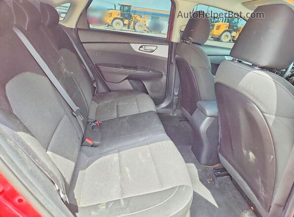 3KPF24AD0NE432700 2022 KIA FORTE Red Widok tylnych siedzeń