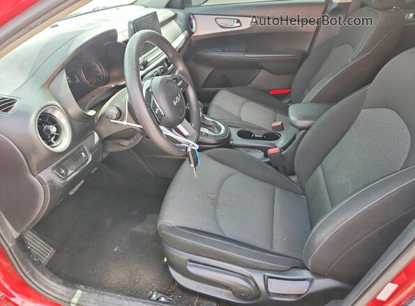 3KPF24AD0NE432700 2022 KIA FORTE Red Widok wnętrza z przodu