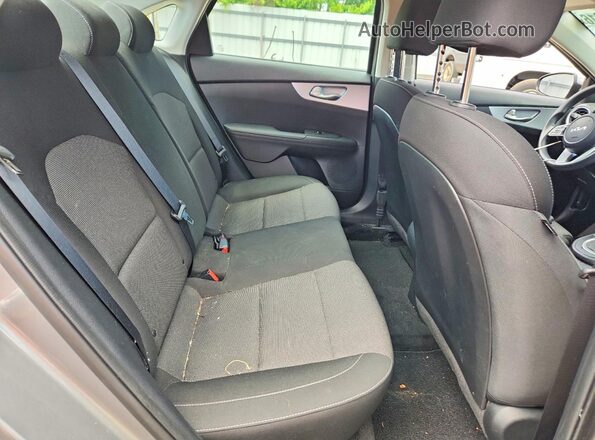 3KPF24AD0NE455006 2022 KIA FORTE Gray Widok tylnych siedzeń