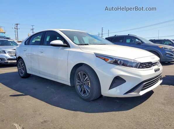 3KPF24AD0RE732307 2024 KIA FORTE White Front right