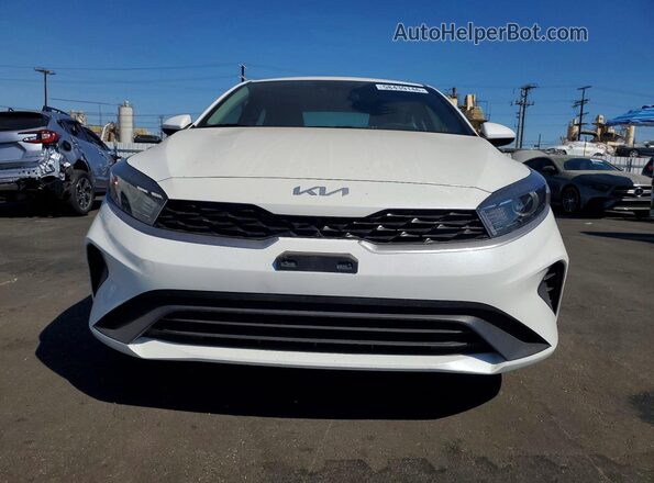 3KPF24AD0RE732307 2024 KIA FORTE White Front view