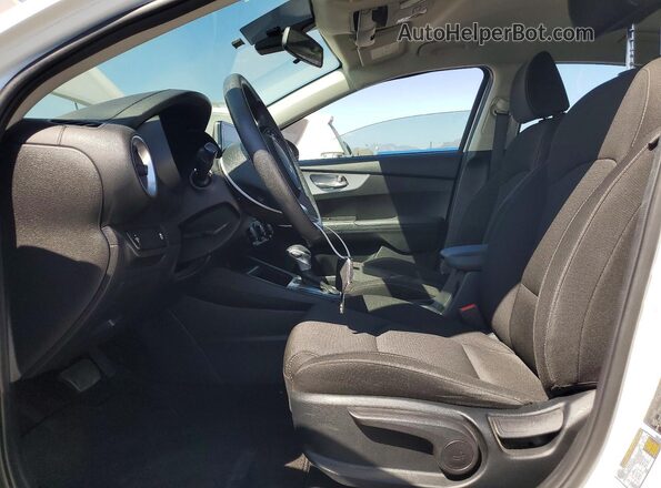 3KPF24AD0RE732307 2024 KIA FORTE White Front interior view