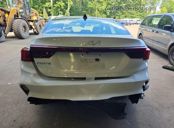 3KPF24AD0RE756462 2024 KIA FORTE White Vista trasera
