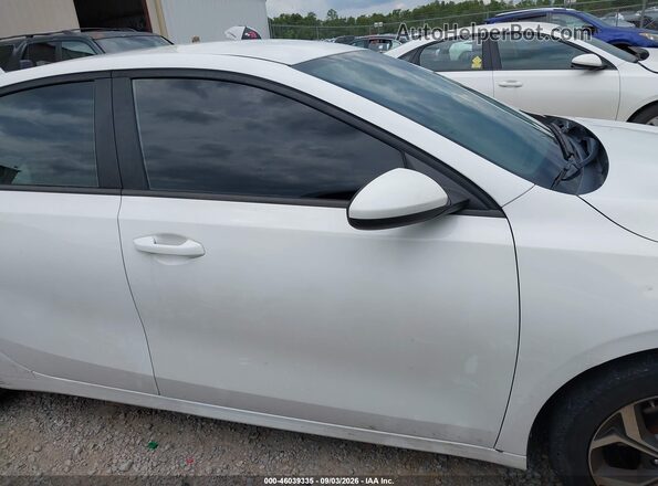 3KPF24AD1LE205979 2020 KIA FORTE White Вид задньої частини салону
