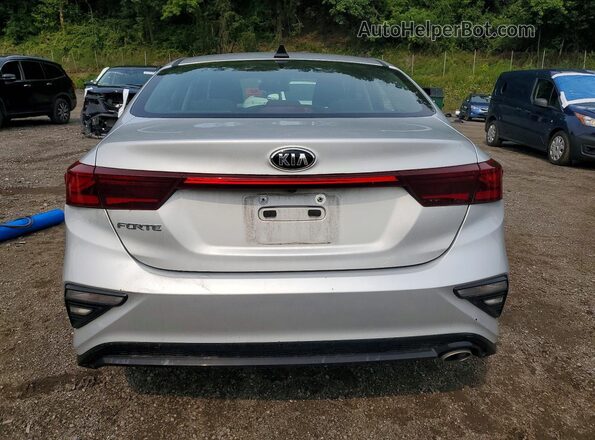 3KPF24AD1ME281915 2021 KIA FORTE Silver Widok z tyłu
