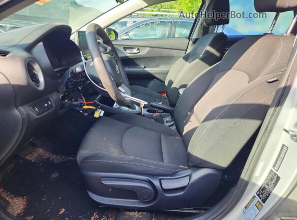 3KPF24AD1ME281915 2021 KIA FORTE Silver Widok wnętrza z przodu