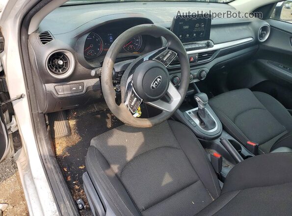 3KPF24AD1ME281915 2021 KIA FORTE Silver Widok deski rozdzielczej