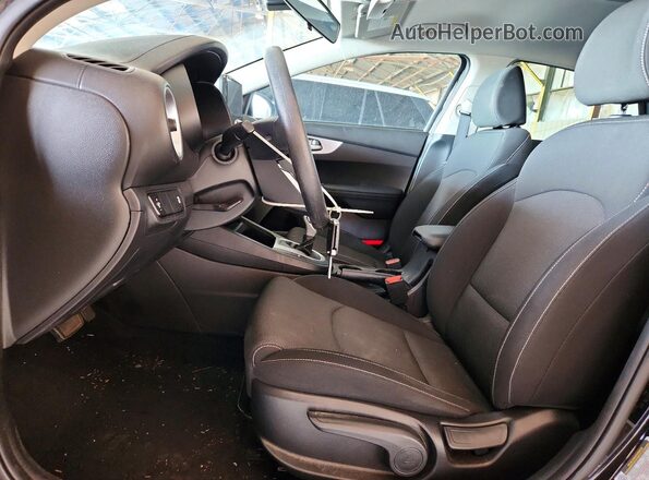 3KPF24AD1RE702524 2024 KIA FORTE Black Вид салону спереду