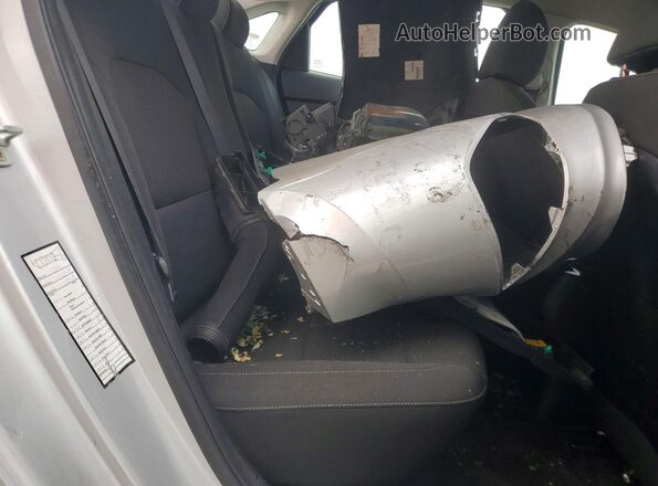 3KPF24AD2KE026770 2019 KIA FORTE Silver Widok tylnych siedzeń