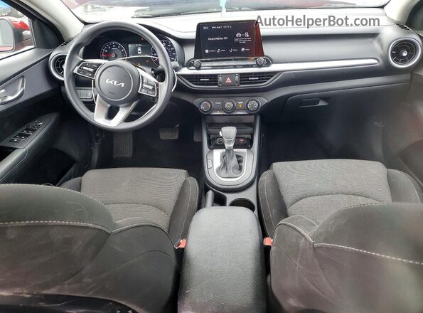 3KPF24AD2RE740229 2024 KIA FORTE Red Widok deski rozdzielczej
