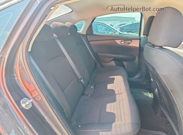 3KPF24AD3KE062287 2019 KIA FORTE Charcoal Widok wnętrza z tyłu