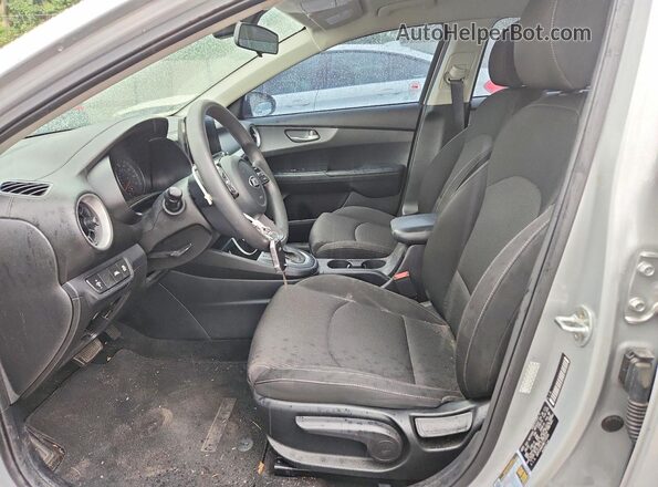 3KPF24AD3ME273539 2021 KIA FORTE Silver Widok wnętrza z przodu