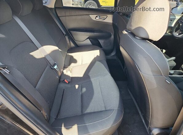 3KPF24AD4KE005287 2019 KIA FORTE Black Widok tylnych siedzeń