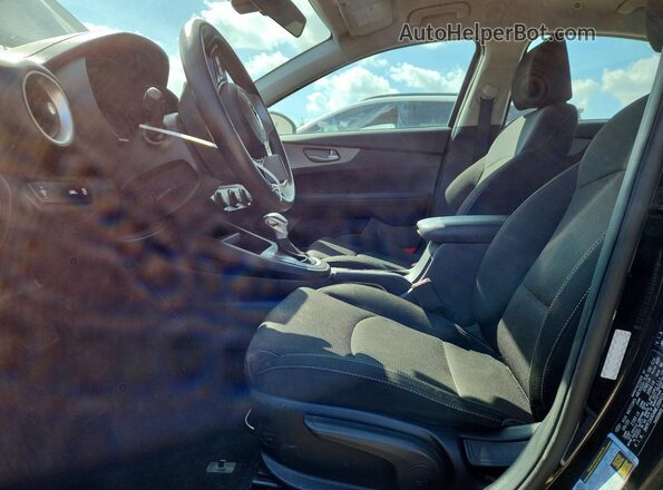 3KPF24AD4ME288423 2021 KIA FORTE Black Front interior view