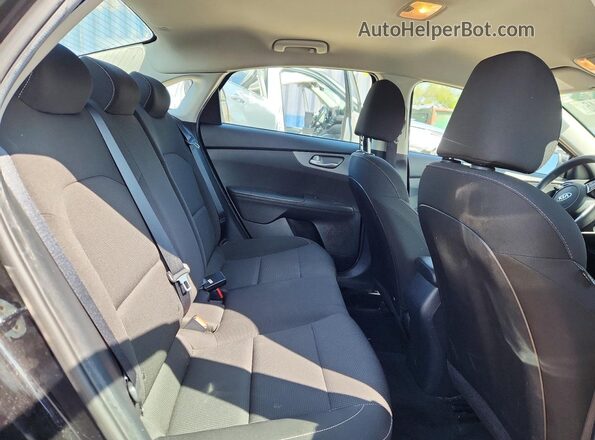 3KPF24AD4ME288423 2021 KIA FORTE Black Rear seats view