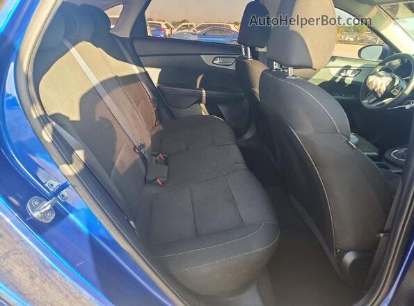 3KPF24AD5ME324393 2021 KIA FORTE Blue Vista de los asientos traseros