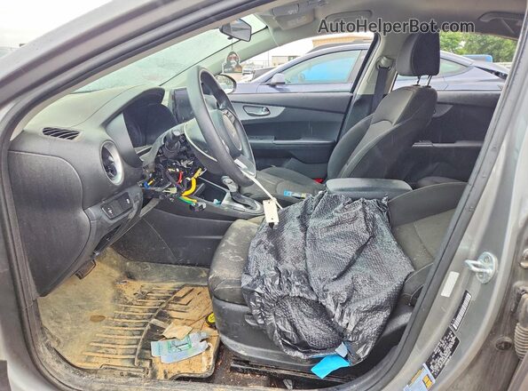 3KPF24AD5NE462016 2022 KIA FORTE Silver Front interior view