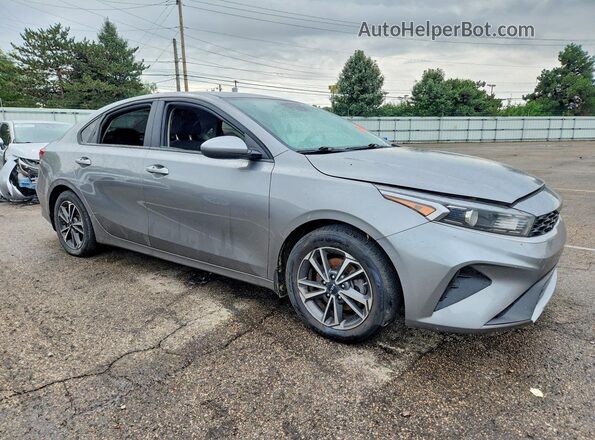 3KPF24AD5NE462016 2022 KIA FORTE Silver Front right