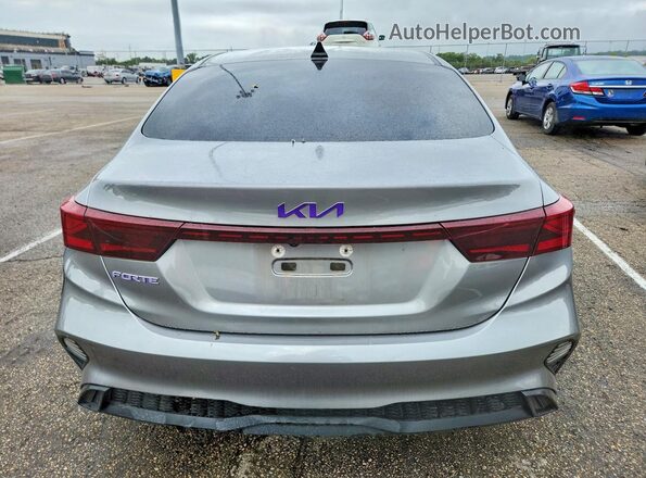 3KPF24AD5NE462016 2022 KIA FORTE Silver Rear view