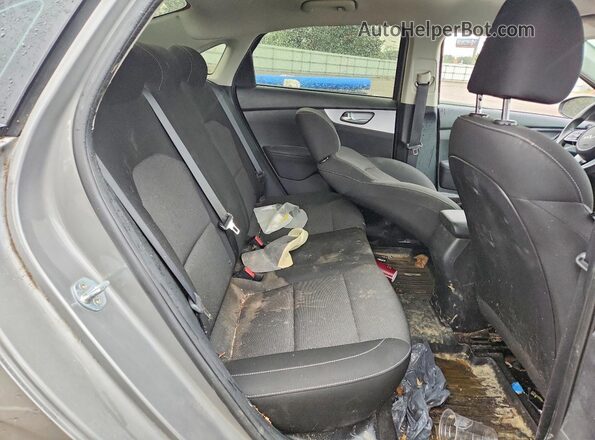 3KPF24AD5NE462016 2022 KIA FORTE Silver Rear seats view