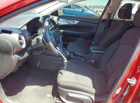 3KPF24AD5PE550129 2023 KIA FORTE Red Вид салону спереду