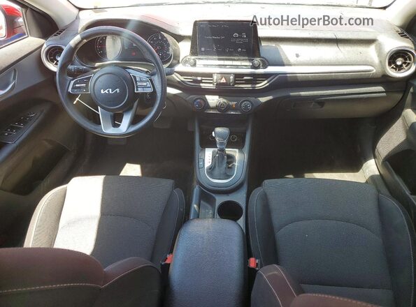 3KPF24AD5PE550129 2023 KIA FORTE Red Вид панелі приладів