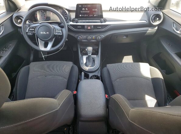 3KPF24AD5PE560725 2023 KIA FORTE White Widok deski rozdzielczej