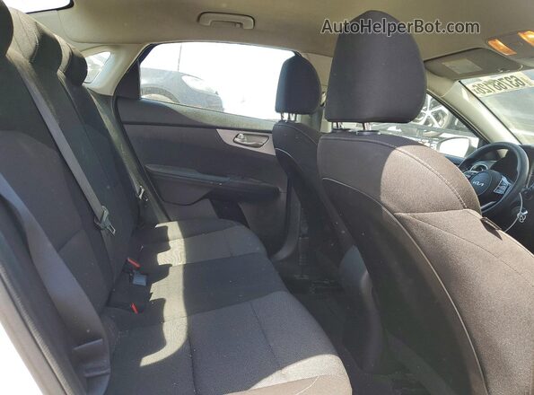 3KPF24AD5PE560725 2023 KIA FORTE White Widok tylnych siedzeń