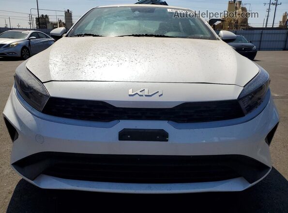 3KPF24AD5PE560725 2023 KIA FORTE White Widok z przodu
