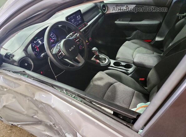 3KPF24AD5RE751841 2024 KIA FORTE Silver Vista interior delantera