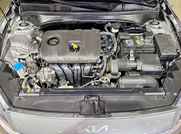 3KPF24AD5RE751841 2024 KIA FORTE Silver Vista interior trasera