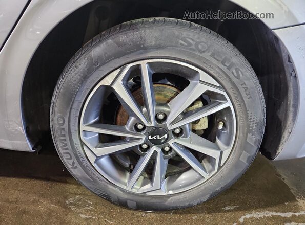 3KPF24AD5RE751841 2024 KIA FORTE Silver Vista interior de 360 grados