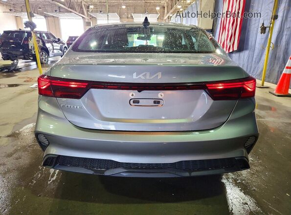 3KPF24AD5RE751841 2024 KIA FORTE Silver Vista trasera