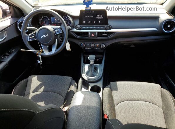 3KPF24AD5RE834038 2024 KIA FORTE Gray Առջևի վահանակի տեսք