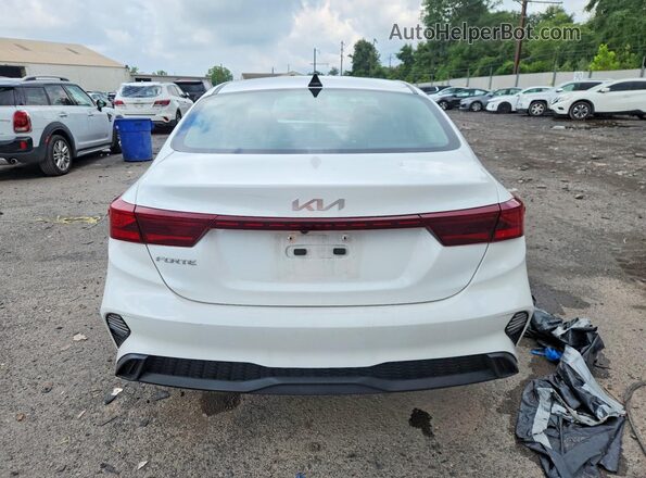 3KPF24AD6PE537485 2023 KIA FORTE White Widok z tyłu