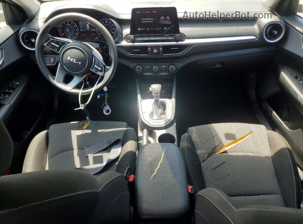 3KPF24AD6RE751475 2024 KIA FORTE Blue Dashboard view