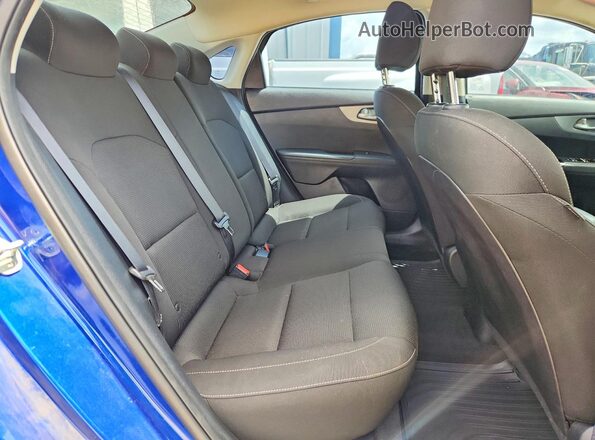 3KPF24AD7ME370193 2021 KIA FORTE Blue Вид задніх сидінь