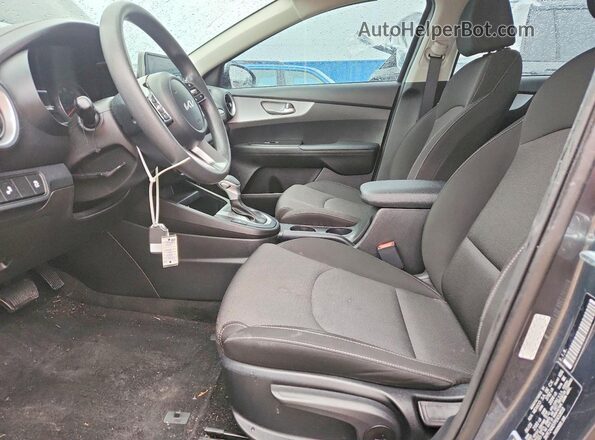 3KPF24AD7PE653858 2023 KIA FORTE Черный Вид салона спереди