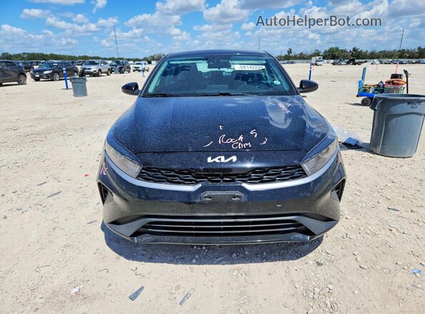 3KPF24AD7RE783206 2024 KIA FORTE Black Widok z przodu