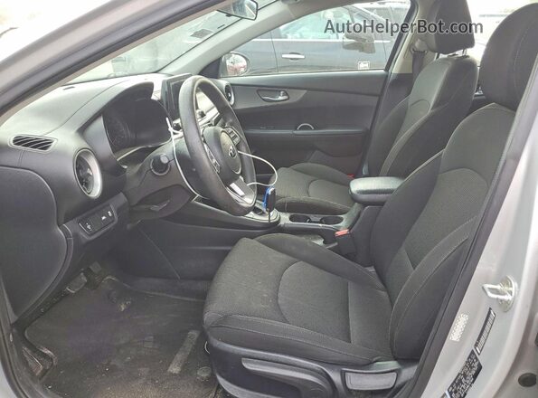 3KPF24AD8ME287808 2021 KIA FORTE Silver Widok wnętrza z przodu