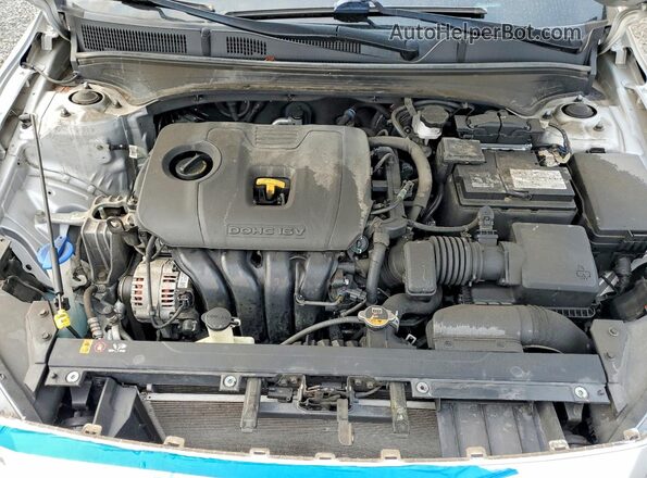 3KPF24AD8ME287808 2021 KIA FORTE Silver Widok wnętrza z tyłu