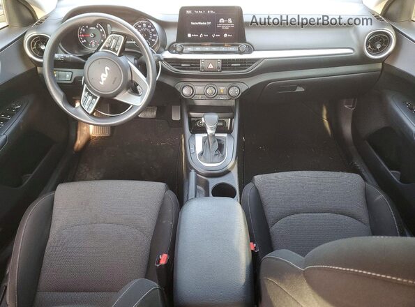3KPF24AD8NE434288 2022 KIA FORTE Gray Vista del salpicadero