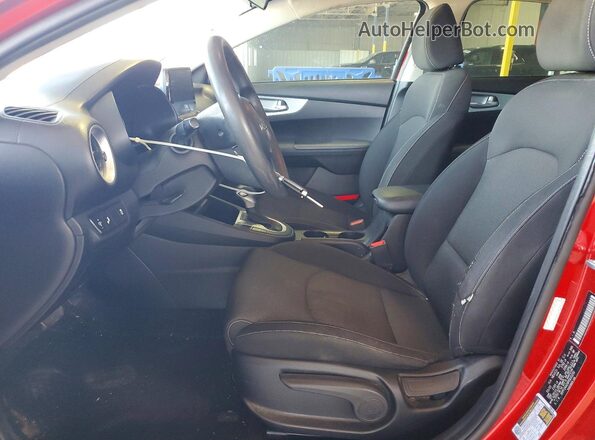 3KPF24AD9PE635250 2023 KIA FORTE Red Vista interior delantera
