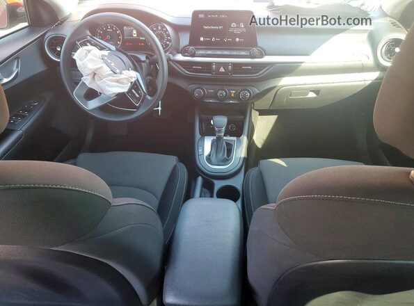 3KPF24AD9PE662352 2023 KIA FORTE Orange Widok deski rozdzielczej