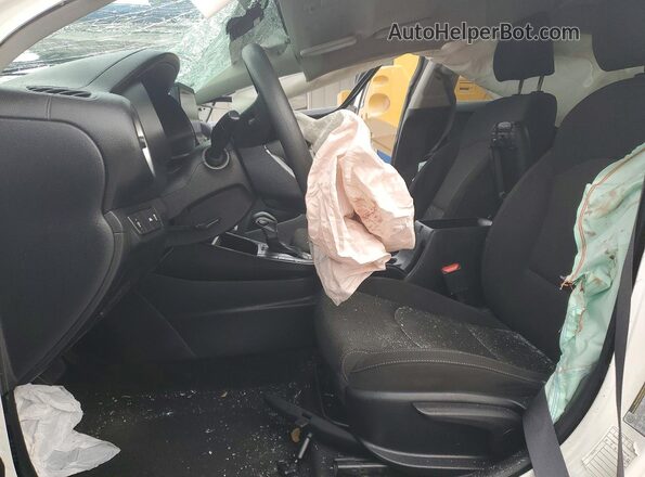 3KPF24ADXLE211747 2020 KIA FORTE White Вид салону спереду