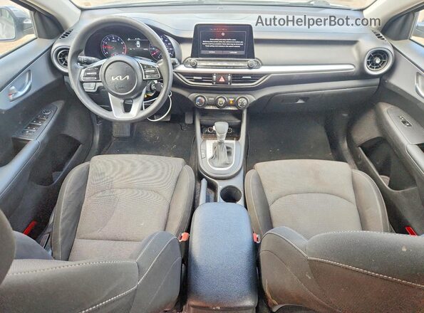 3KPF24ADXPE587869 2023 KIA FORTE Серый Вид панели приборов