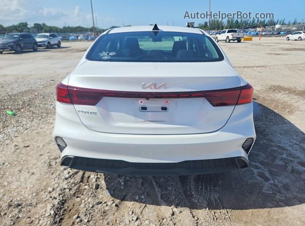 3KPF24ADXPE591923 2023 KIA FORTE White Вид ззаду