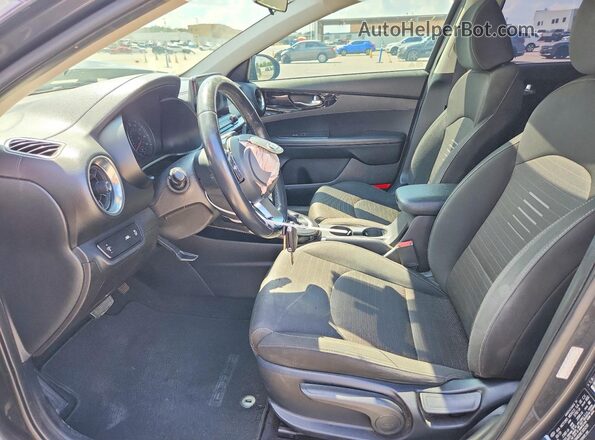 3KPF34AD2KE105210 2019 KIA FORTE Серый Вид салона спереди