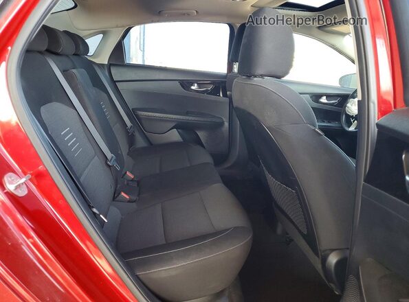 3KPF34ADXKE039716 2019 KIA FORTE Red Vista de los asientos traseros