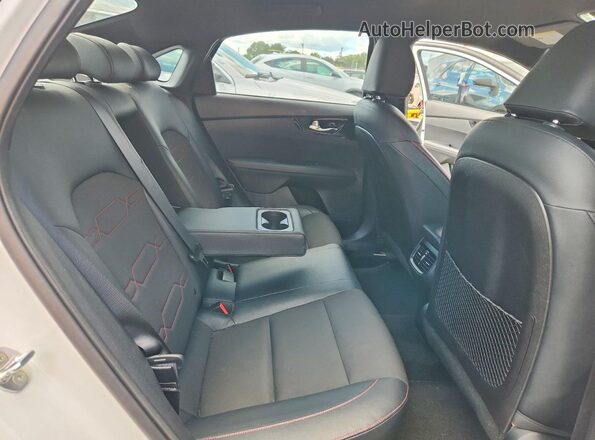 3KPF44AC0ME390819 2021 KIA FORTE White Вид задніх сидінь